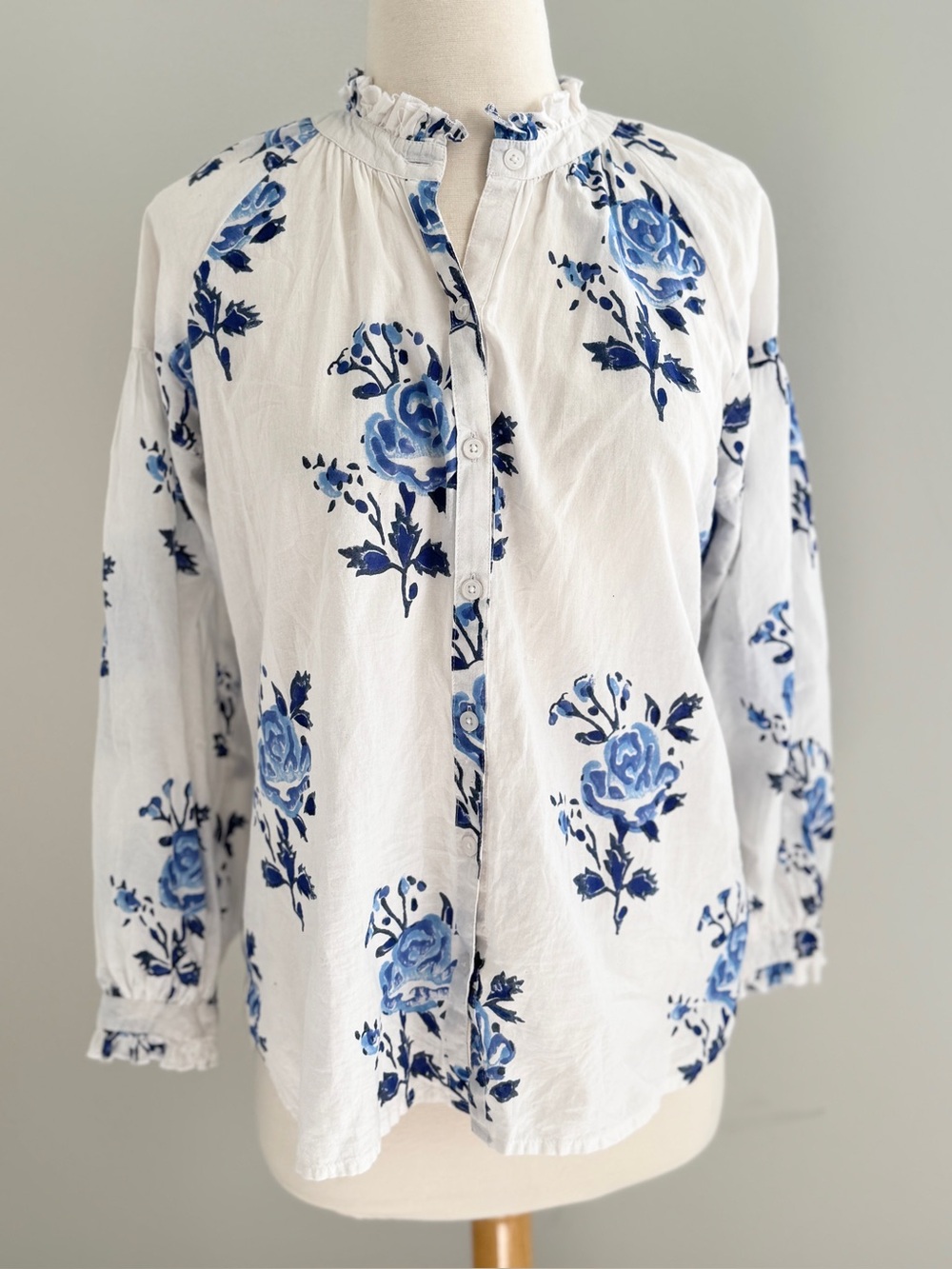 Madison Mathews ~ Blue White Floral Top Blouse Cotton Ruffle Collar Size Small